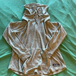 Long sleeved crown neck